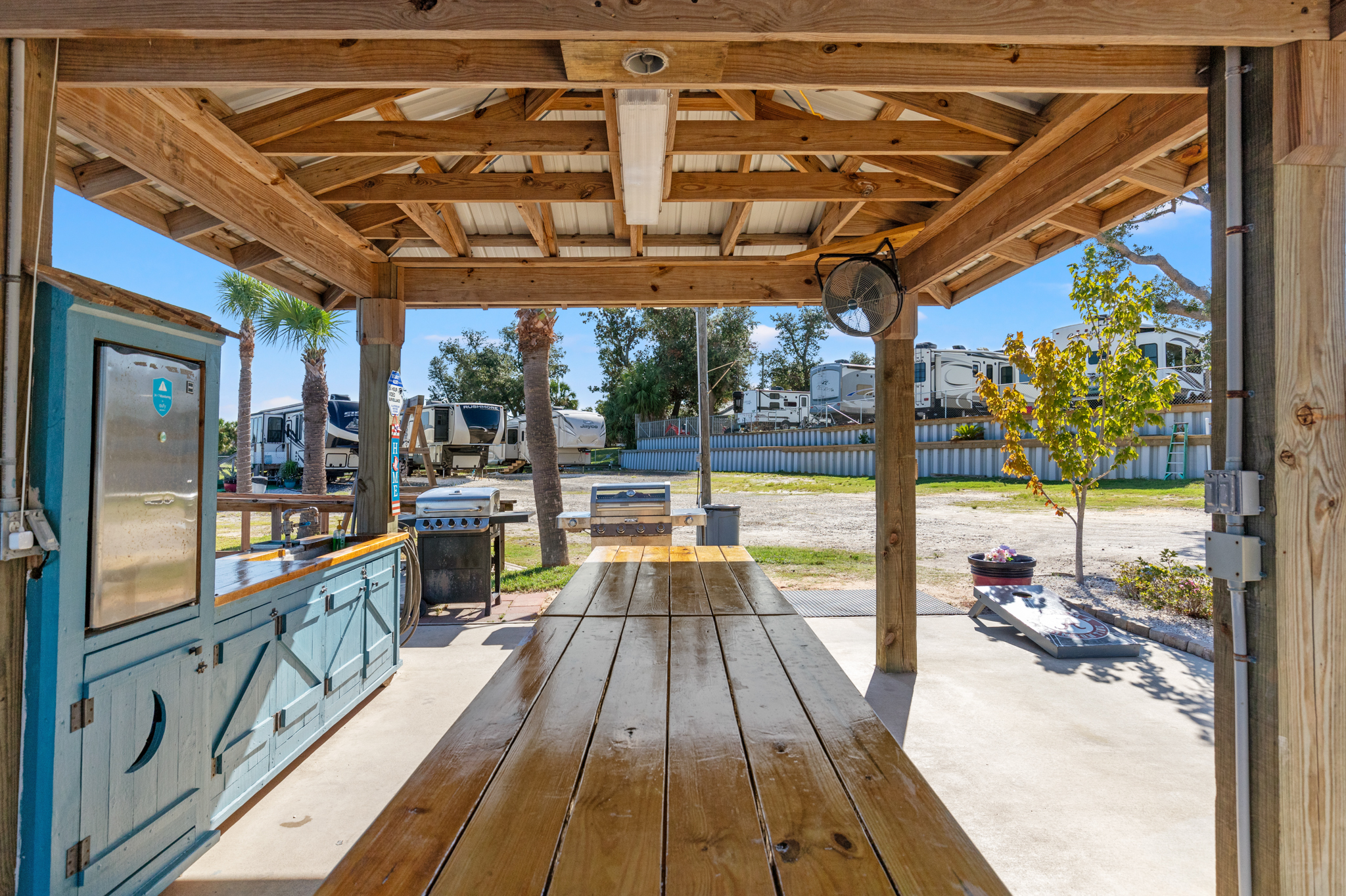 outdoor kitchen